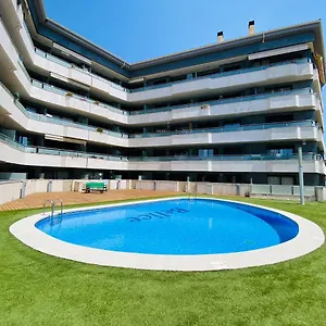 https://fenals-beach-lux-apartments-with-swimming-pool.catalonia-hotels.com