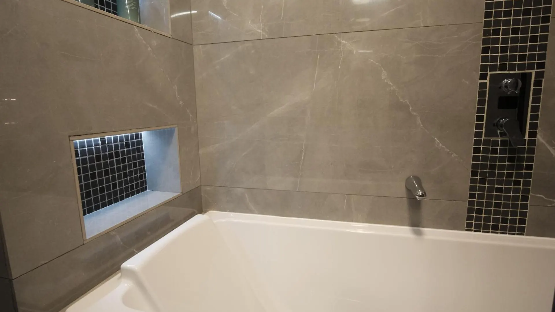 Charming Ac 2-Bedroom Apartment Antibes City Center Family, Couples Friendly 0*,  Francia